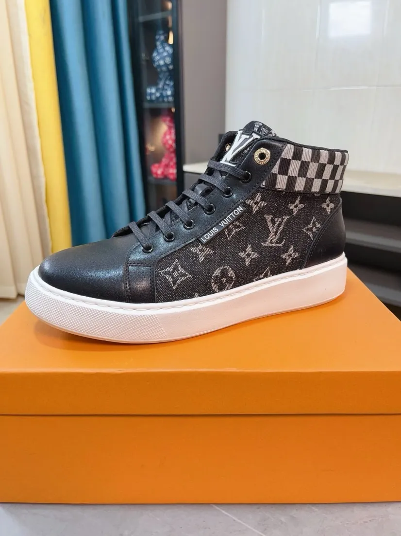 Men's shoes 💰440🌹🌹【LOUIS VUITTON】Same style on Louis Vuitton* official website🚹Men's high-top casual shoes❤️Same style as popular celebrities and big names ~ Best-selling at home and abroad Lv focuses on the checkerboard series...Imported first-layer cowhide with special fabrics➕Full sheep leather lining➕Brand-specific hollow outsole💎Produced by OEM The highest version🔍🔍Number of codes: 38-44,